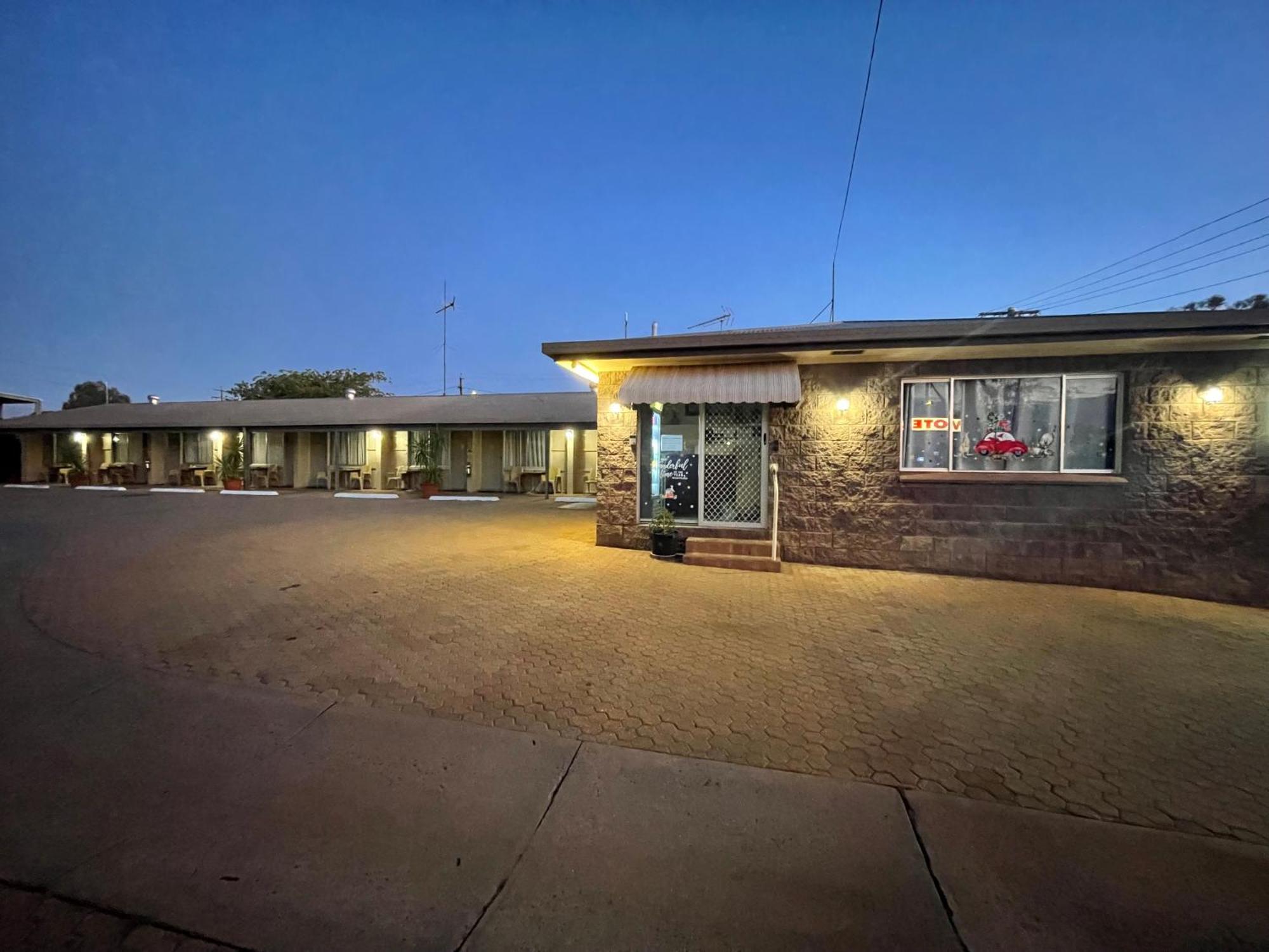 Warrego Motel Charleville Exterior foto
